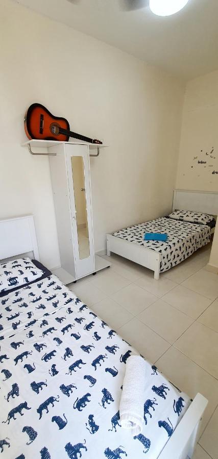 Leezahomestay บายันเลอปาส ภายนอก รูปภาพ