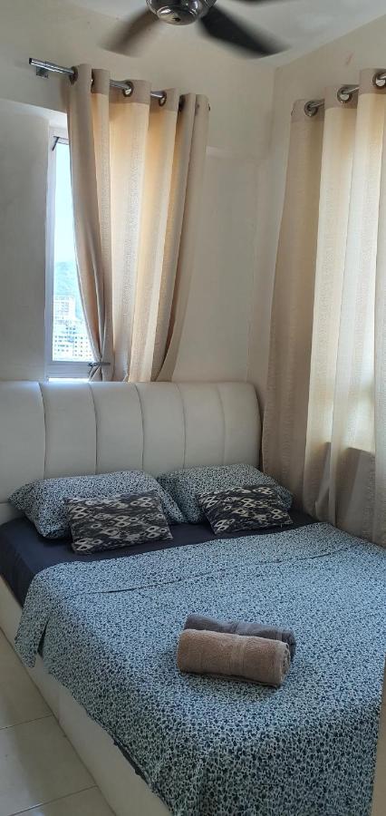Leezahomestay บายันเลอปาส ภายนอก รูปภาพ