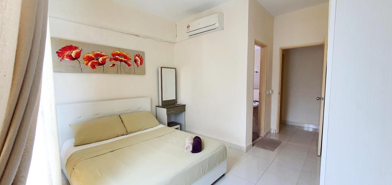 Leezahomestay บายันเลอปาส ภายนอก รูปภาพ