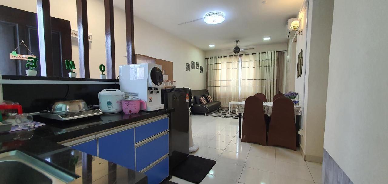 Leezahomestay บายันเลอปาส ภายนอก รูปภาพ
