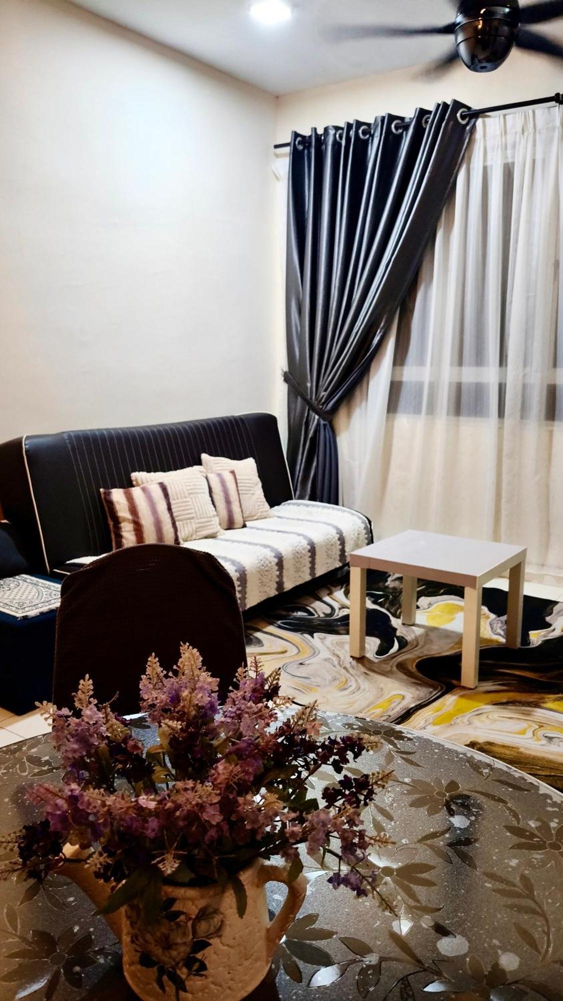 Leezahomestay บายันเลอปาส ภายนอก รูปภาพ
