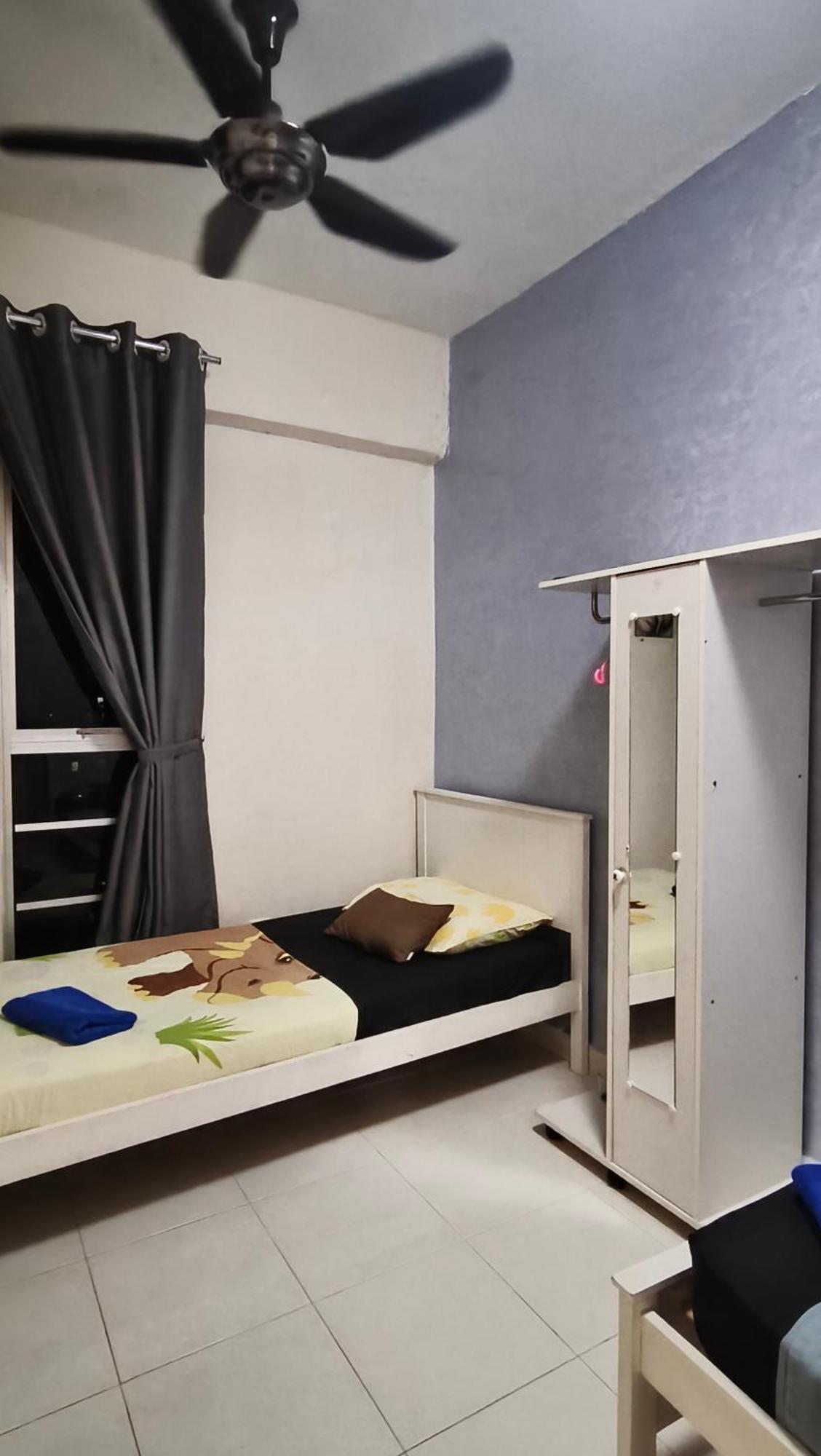 Leezahomestay บายันเลอปาส ภายนอก รูปภาพ