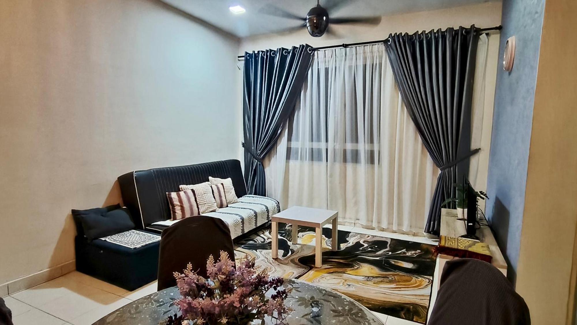 Leezahomestay บายันเลอปาส ภายนอก รูปภาพ