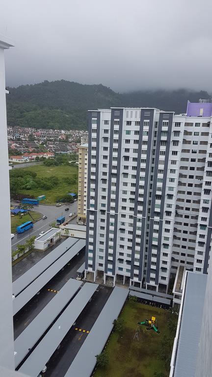 Leezahomestay บายันเลอปาส ภายนอก รูปภาพ