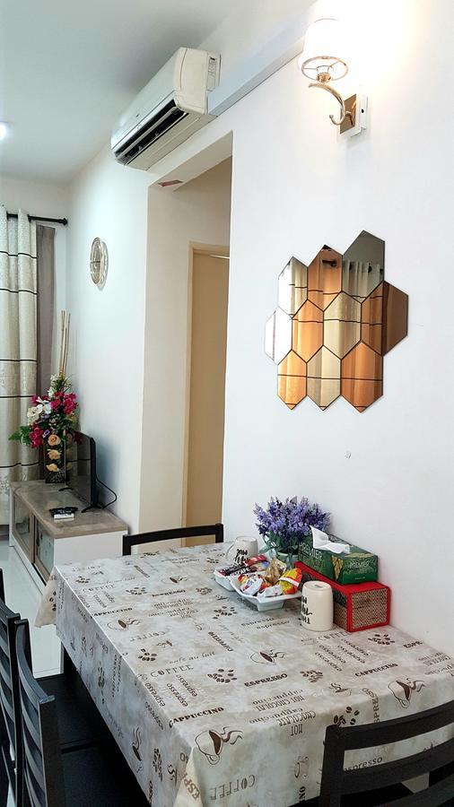 Leezahomestay บายันเลอปาส ภายนอก รูปภาพ