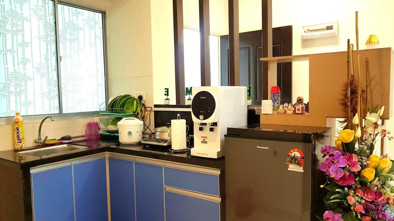 Leezahomestay บายันเลอปาส ภายนอก รูปภาพ